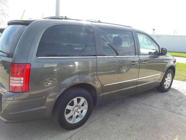 2010 Chrysler Town and Country Touring 4dr Mini-Van